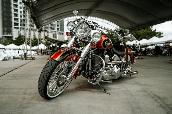 Trouvez la moto 50cc électrique idéale pour vos trajets urbains