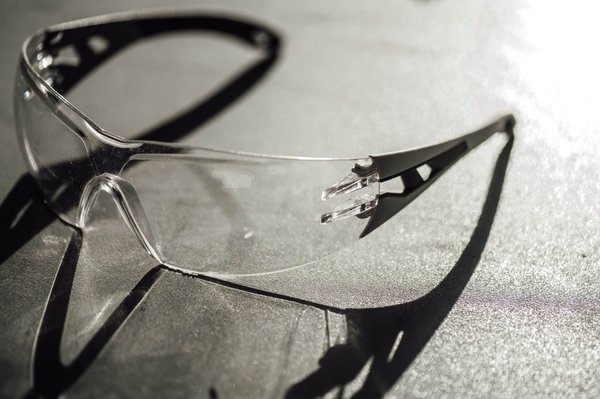 Comment les technologies de filtrage des UV dans les vitres peuvent-elles protéger les occupants du véhicule ?